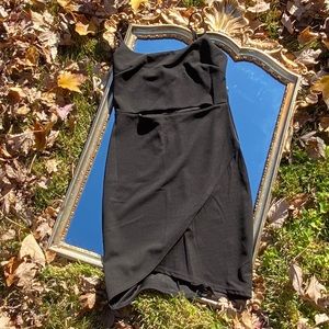 NWT Lulu’s black keyhole dress